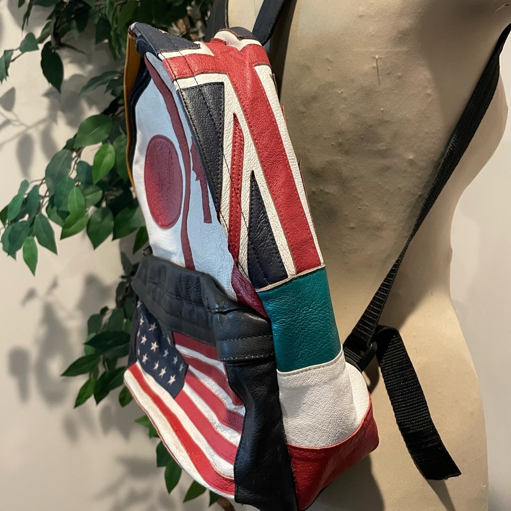 International Flag Backpack - Picture 2 of 5